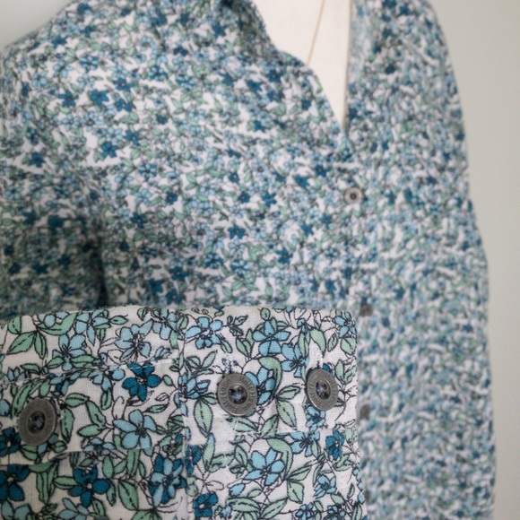 Floral Blouse with back tie straps - Picture 4 of 6